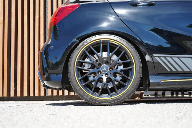 MERCEDES-BENZ A 45 AMG YELLOW NIGHT EDITION 4MATIC 7G-DCT l 380 PS