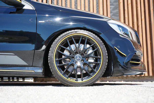 MERCEDES-BENZ A 45 AMG YELLOW NIGHT EDITION 4MATIC 7G-DCT l 380 PS