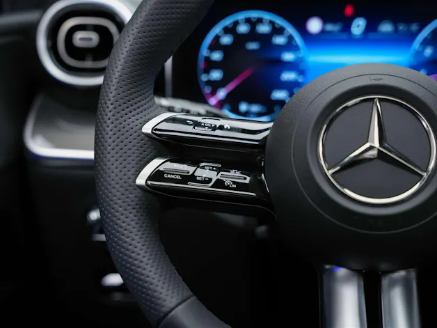 MERCEDES-BENZ GLC 300 4Matic AMG Line 9G-Tronic *Facelift*21" Felgen*Panorama*Lenkradheizung*