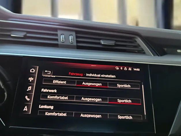 AUDI e-tron 55 Advanced quattro Mythosschwar Metallic