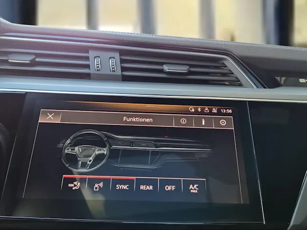 AUDI e-tron 55 Advanced quattro Mythosschwar Metallic