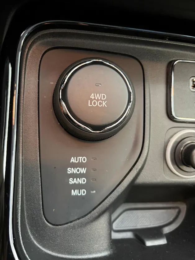 JEEP Compass 2.0CRD Limited AWD 9ATX | CH Fahrzeug | Touchscreen Uconnect Navi | DAB+ |