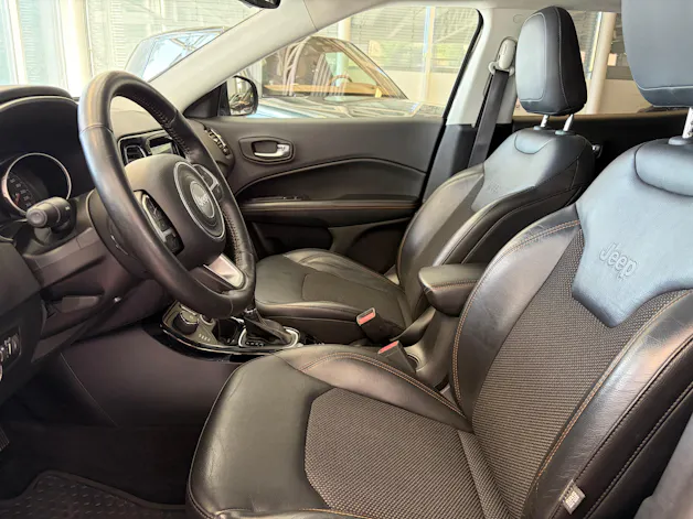 JEEP Compass 2.0CRD Limited AWD 9ATX | CH Fahrzeug | Touchscreen Uconnect Navi | DAB+ |