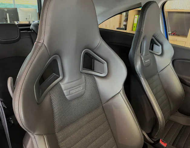 OPEL Corsa 1.6 Turbo OPC