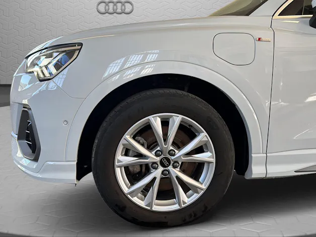 AUDI Q3 45 TFSI e S line S-tronic