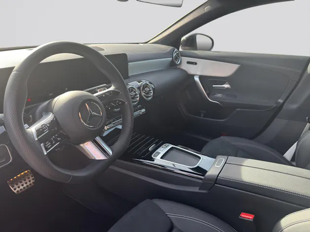 MERCEDES-BENZ CLA 200 AMG Line Night 7G-DCT