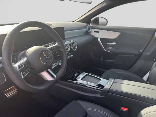 MERCEDES-BENZ CLA 200 AMG Line Night 7G-DCT