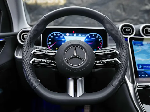 MERCEDES-BENZ GLC 300 4Matic AMG Line 9G-Tronic *Facelift*21" Felgen*Panorama*AHK*360° Kamera*