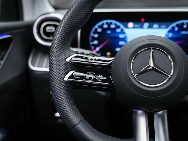 MERCEDES-BENZ GLC 300 4Matic AMG Line 9G-Tronic *Facelift*21" Felgen*Panorama*AHK*360° Kamera*