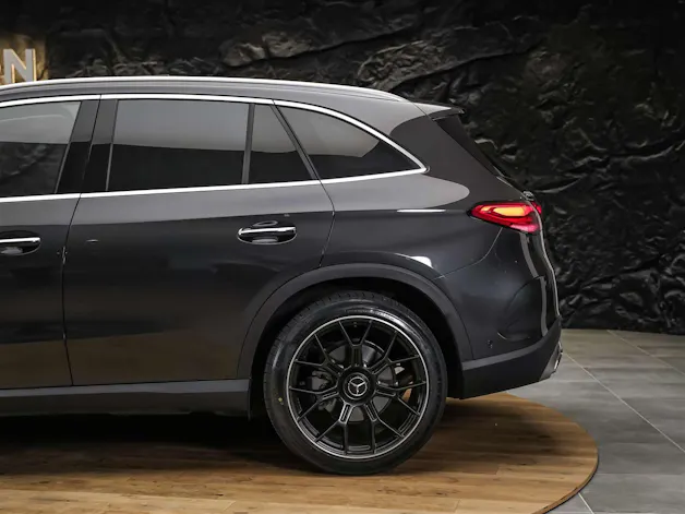 MERCEDES-BENZ GLC 300 4Matic AMG Line 9G-Tronic *Facelift*21" Felgen*Panorama*AHK*360° Kamera*