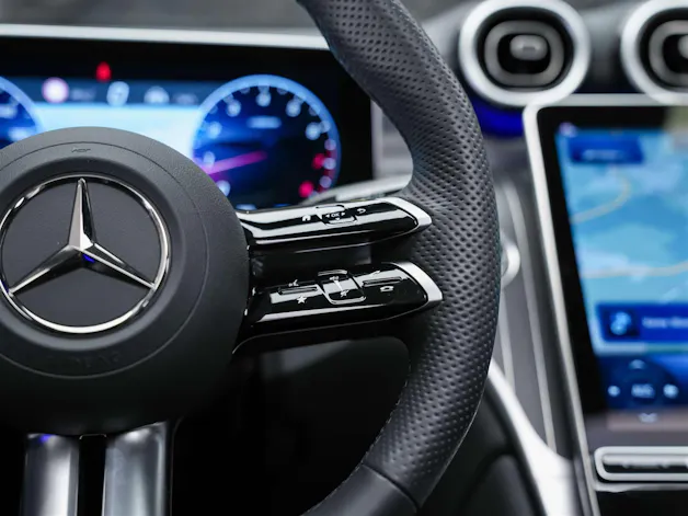MERCEDES-BENZ GLC 300 4Matic AMG Line 9G-Tronic *Facelift*21" Felgen*Panorama*AHK*360° Kamera*