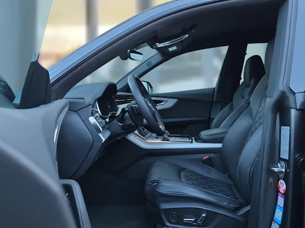 AUDI Q8 55 TFSI quattro tiptronic Daytonagrau Perleffekt