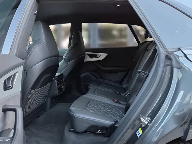 AUDI Q8 55 TFSI quattro tiptronic Daytonagrau Perleffekt