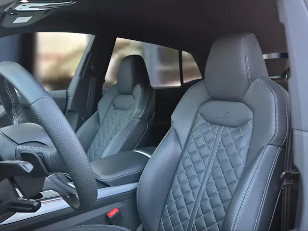 AUDI Q8 55 TFSI quattro tiptronic Daytonagrau Perleffekt