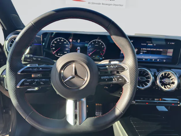 MERCEDES-BENZ A 200 AMG Line 7G-DCT