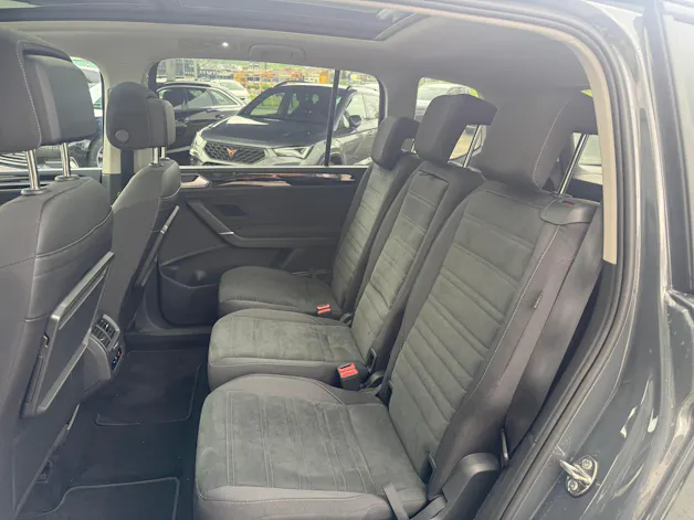 VW Touran 1.5 TSI Highline DSG R-LINE BLACK UND STYL / 48 MONATE WERK GARANTIE