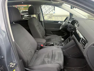 VW Touran 1.5 TSI Highline DSG R-LINE BLACK UND STYL / 48 MONATE WERK GARANTIE