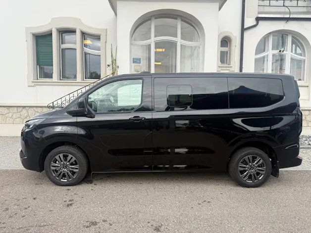 FORD Tourneo Bus 340 L1H1 PHEV Titanium