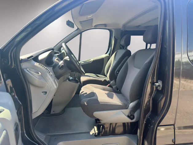 OPEL Vivaro Tour 2.5 CDTI 2.7t L1H1 8 PLATZ