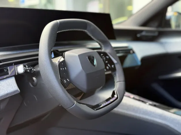 PEUGEOT 3008 PHEV 1.6 225 PS e-DCS7 Plug-in Hybrid GT Exclusive