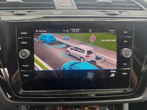 VW Touran 1.5 TSI Highline DSG R-LINE BLACK UND STYL / 48 MONATE WERK GARANTIE