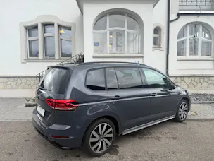 VW Touran 1.5 TSI Highline DSG R-LINE BLACK UND STYL / 48 MONATE WERK GARANTIE