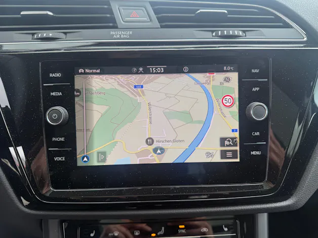 VW Touran 1.5 TSI Highline DSG R-LINE BLACK UND STYL / 48 MONATE WERK GARANTIE