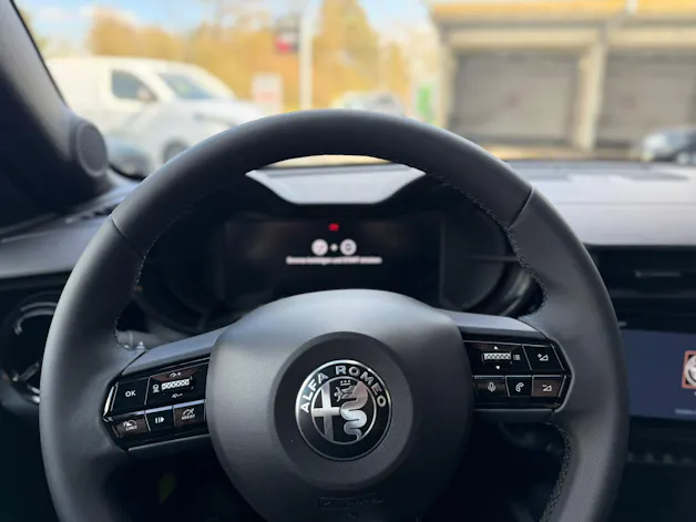 ALFA ROMEO Junior 1.2 48V Hybrid Q4 Sprint Pack Tech
