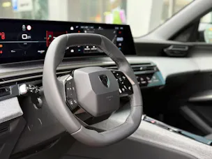 PEUGEOT 3008 145 e-DSC6 Hybrid Allure Premium