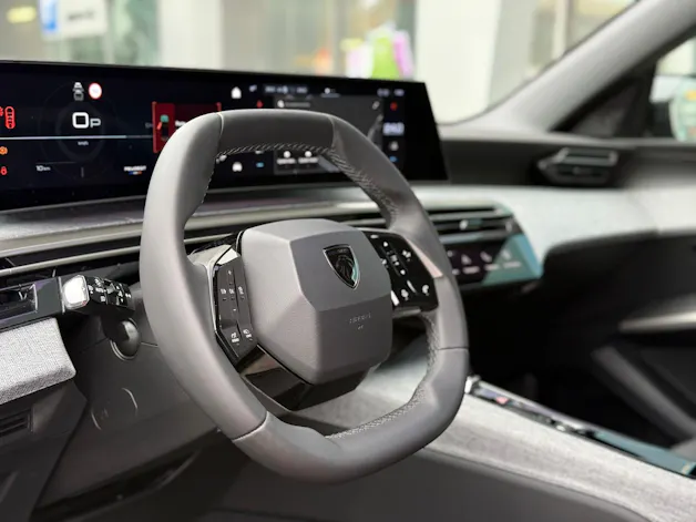 PEUGEOT 3008 145 e-DSC6 Hybrid Allure Premium