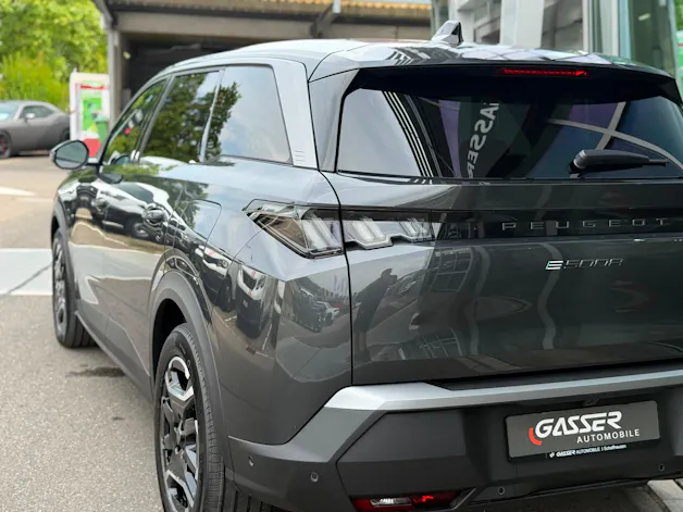 PEUGEOT 5008 210 73kWh Allure Premium AWD