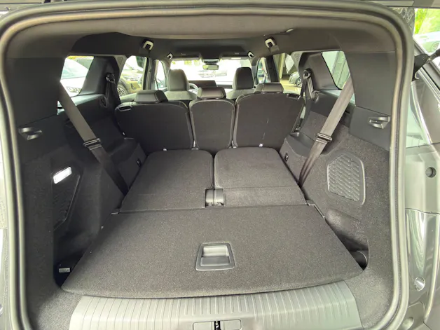 PEUGEOT 5008 210 73kWh Allure Premium AWD