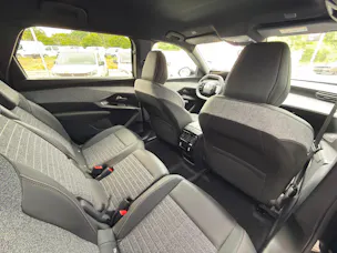 PEUGEOT 5008 210 73kWh Allure Premium AWD