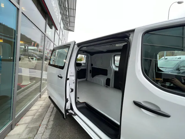 PEUGEOT Expert 50 KWh Premium Standard