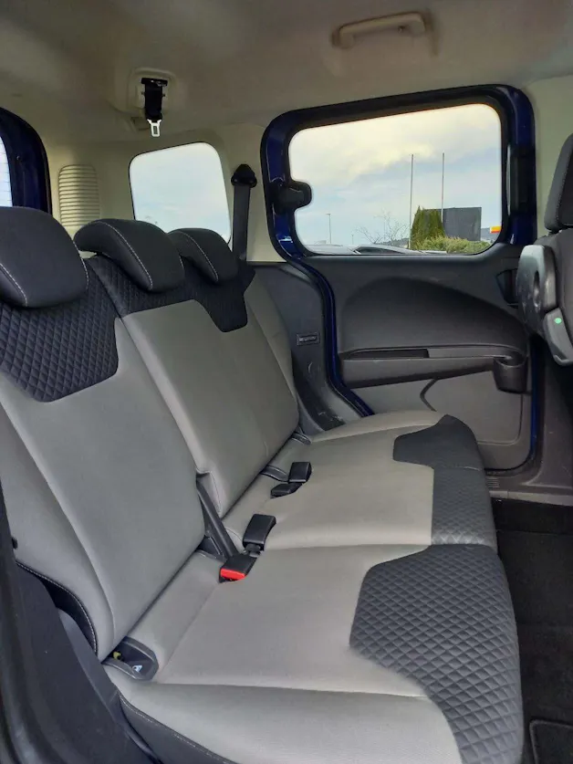 FORD Tourneo Courier 1.0 SCTi Titanium