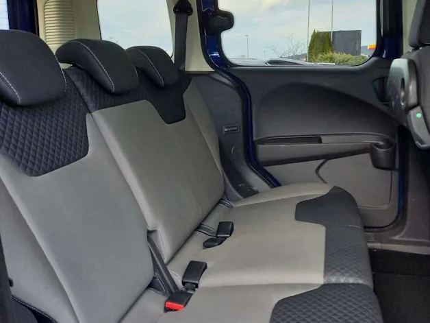 FORD Tourneo Courier 1.0 SCTi Titanium