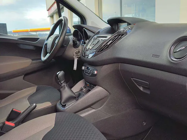 FORD Tourneo Courier 1.0 SCTi Titanium