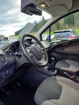 FORD Tourneo Courier 1.0 SCTi Titanium