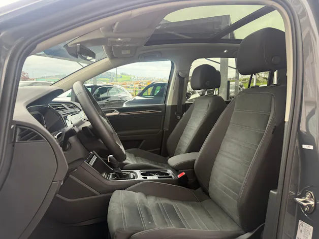 VW Touran 1.5 TSI Highline DSG R-LINE BLACK UND STYL / 48 MONATE WERK GARANTIE