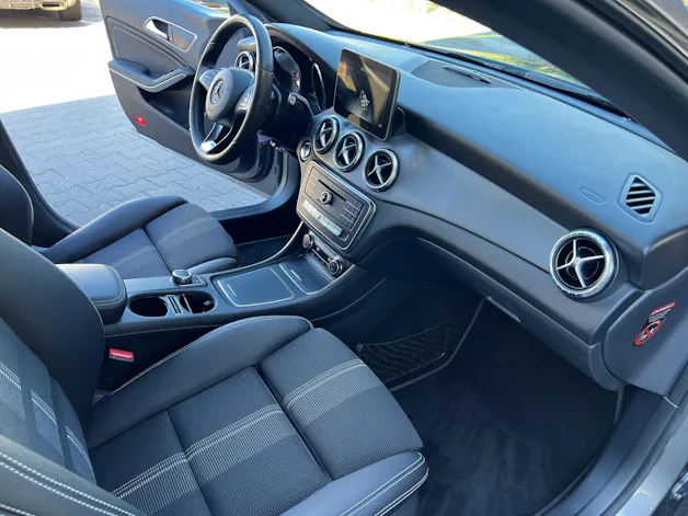 MERCEDES-BENZ CLA 200 Night Star 7G-DCT