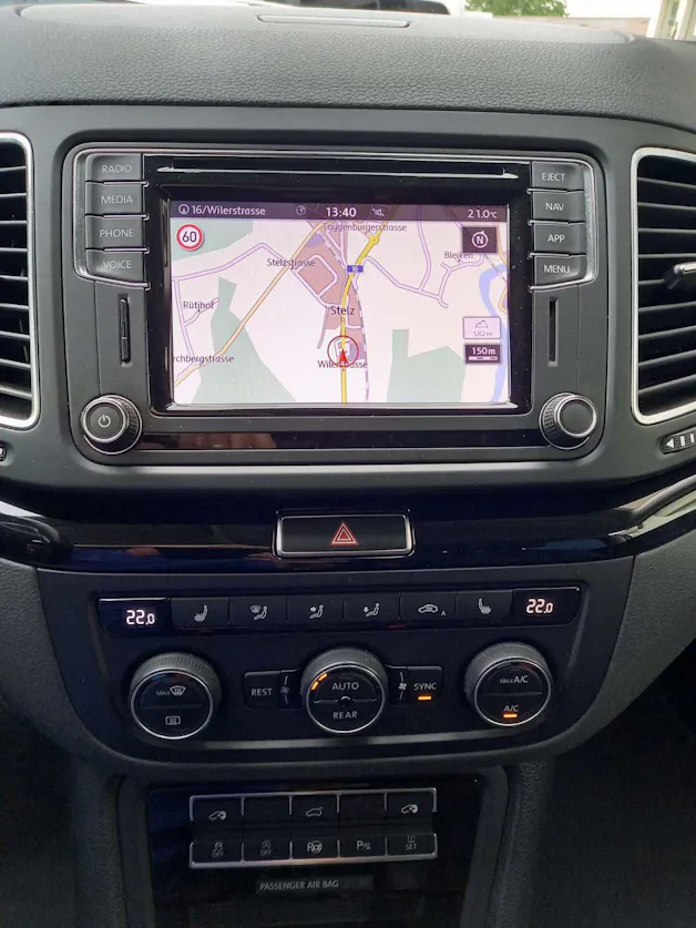 VW Sharan 1.4 TSI BlMT Highline DSG **7 Sitze**