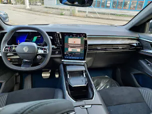 RENAULT RAFALE E-TECH Atelier Alpine hyper hybrid E-Tech 4x4 300PS plug-in