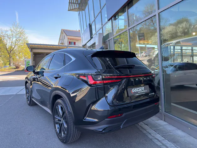 Lexus NX 350h E-FOUR Premium+