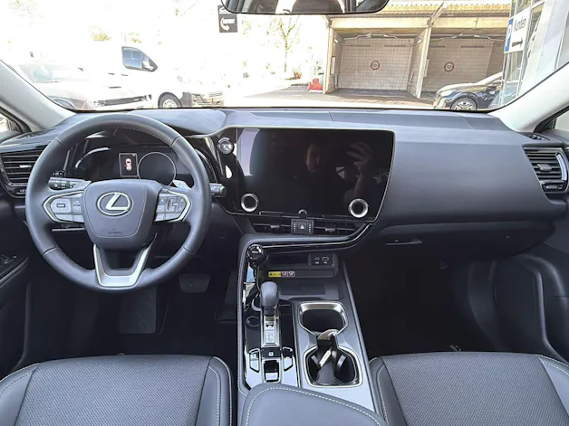 Lexus NX 350h E-FOUR Premium+