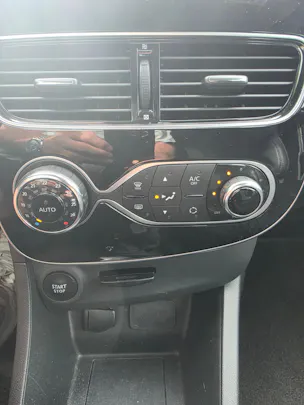 RENAULT Clio 1.2 16V T Intens EDC