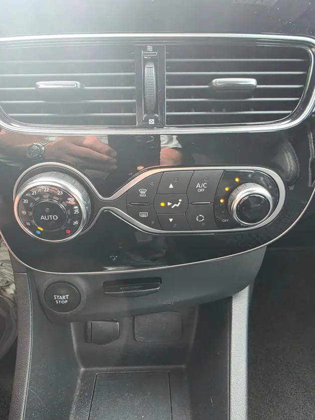 RENAULT Clio 1.2 16V T Intens EDC