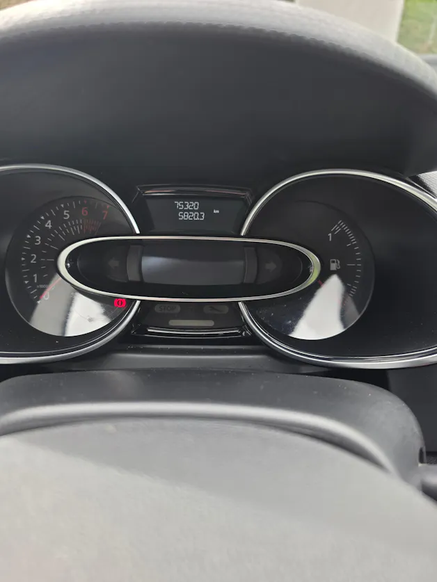 RENAULT Clio 1.2 16V T Intens EDC