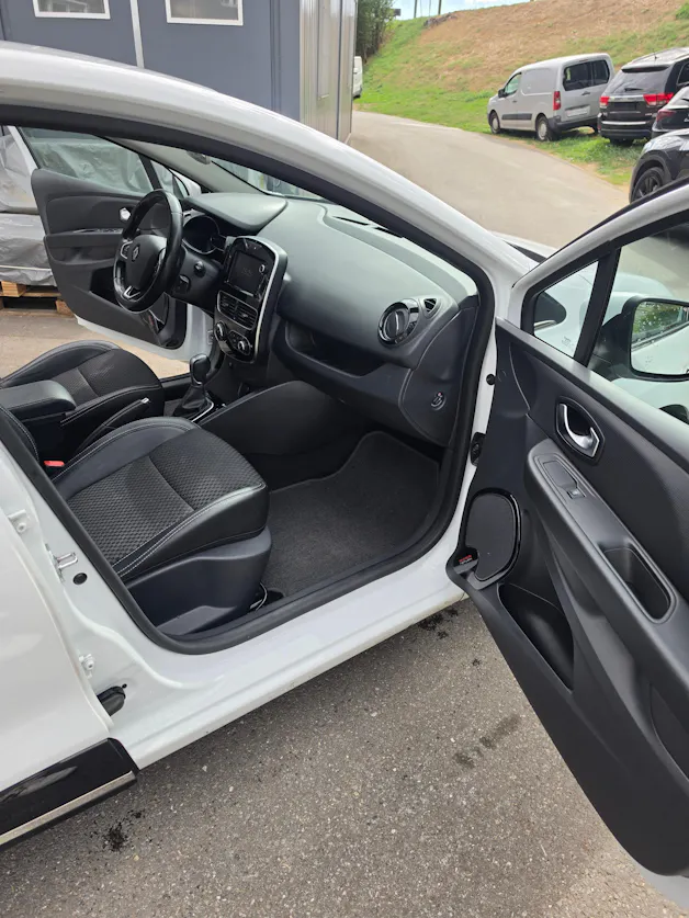 RENAULT Clio 1.2 16V T Intens EDC