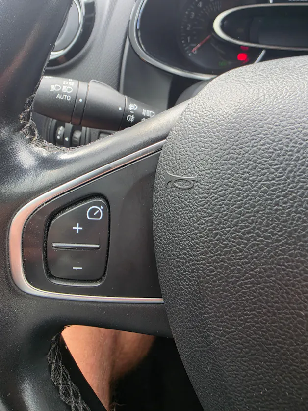 RENAULT Clio 1.2 16V T Intens EDC