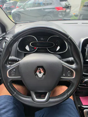 RENAULT Clio 1.2 16V T Intens EDC